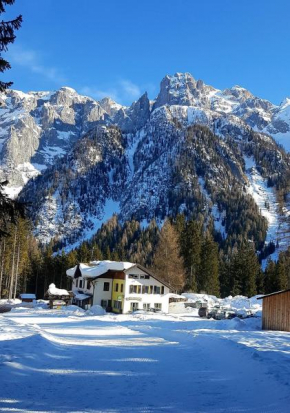 Отель Hotel Ristorante Genzianella  Мадонна Ди Кампильо